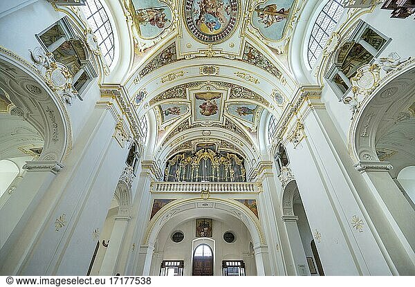 Orgelempore und Deckenfresken  Lorenzirche  Kempten  Allgäu  Oberschwaben  Schwaben  Bayern  Deutschland  Europa