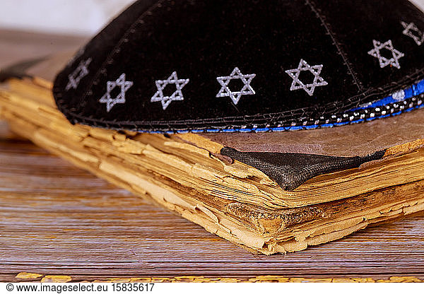 Orthodoxe Juden beten Schal Tallit und Kippa jüdisches religiöses Symbol