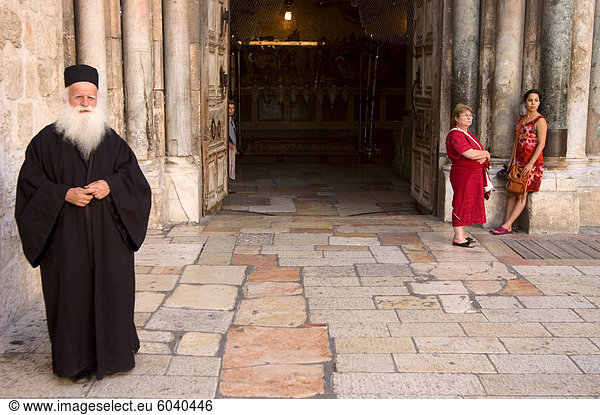 Orthodoxer Priester  Kirche des heiligen Sepulchre  alte Walled Stadt  Jerusalem  Israel  Nahost