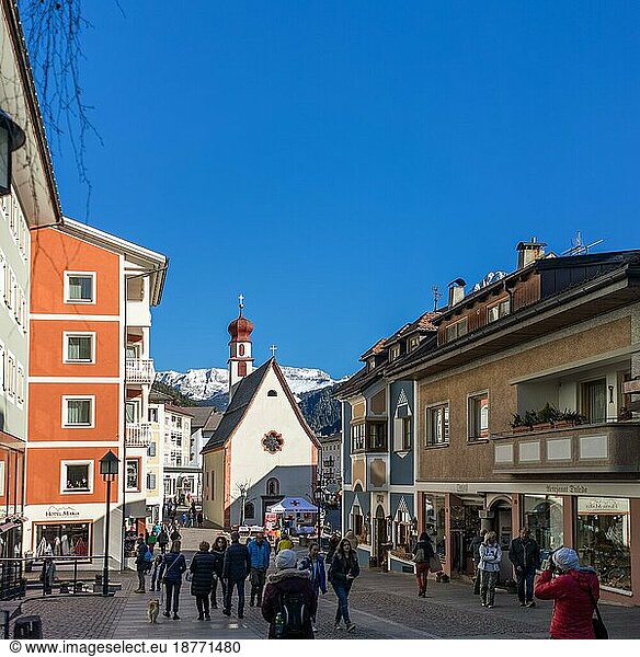 ORTISEI  VAL GARDENA  SOUTH TYROL  ITALY - MARCH 26 : St. Antonio Chapel in Ortisei in Italy on March 26  2016. Unidentified people