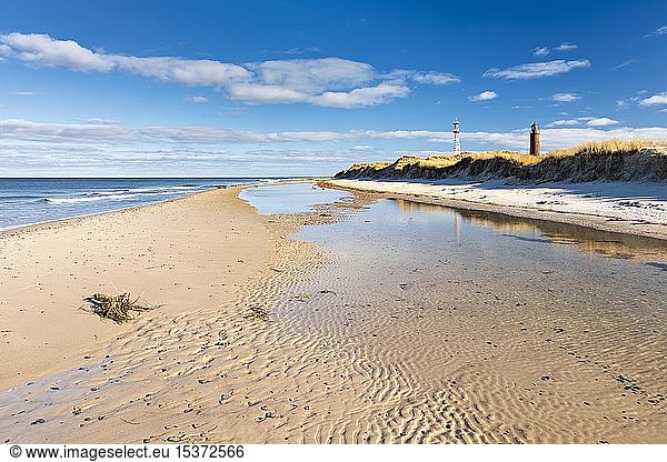 Ostseestrand am Darßer Ort Leuchtturm und Sendemast Nationalpark Vorpommersches Haffgebiet Prerow Halbinsel Fischland-Darß-Zingst Mecklenburg-Vorpommern Deutschland Europa
