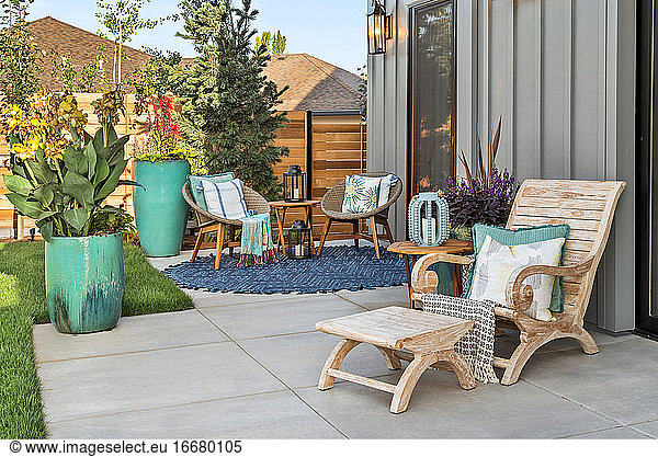 Outdoor patio with furniture behind luxury home