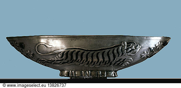 Ovale Schale mit springendem Tiger  Antiker Naher Osten. Sassanisch. 6. bis 7. Jahrhundert  AD