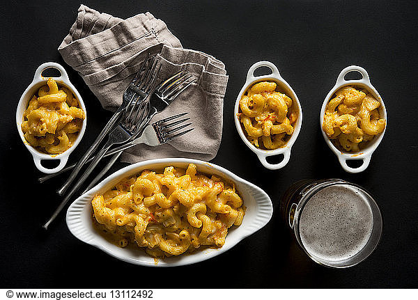 Overhead view of macaroni and cheese on table