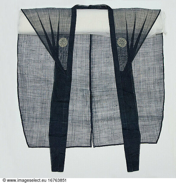 Overvest (kataginu)  ca. 1615–1868. Edo period (1615–1868).
Unlined  dark dye-patterned gauze or other sheer textile  77.5 × 68.6 cm.
Inv. Nr. 2001.428.58
New York  Metropolitan Museum of Art.