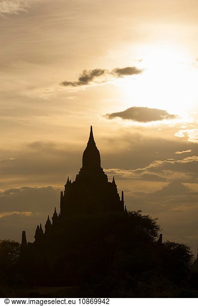 Pagodensilhouette in der antiken Stadt Bagan  Myanmar