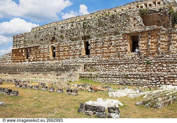 Palast der Masken  Codz Poop  Kabah archäologische Stätte  Kabah  in der Nähe von Uxmal  Yucatan Staates  Mexiko