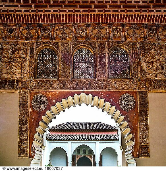 Palastgebaede mit kunstvopllem Dekor  Alcazaba  Malaga  Malaga  Andalusien  Spanien  Europa