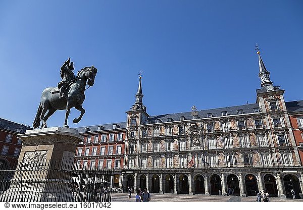 Panaderia-Gebäude - Bäckerei und Statue Philipps III. am Hauptplatz von Madrid.