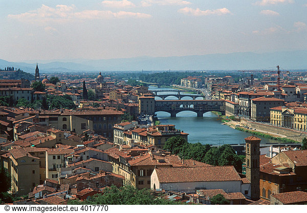 Panorama mit Arno  Florenz  Toskana  Italien