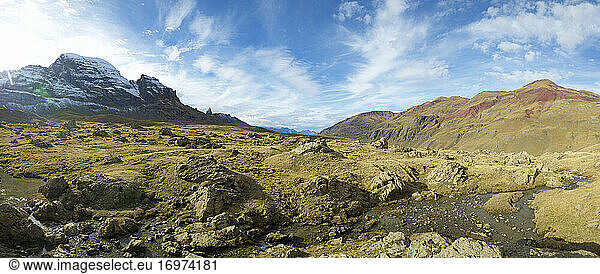 Panoramablick auf das Izas-Tal  Canfranc-Tal in den Pyrenäen  Spanien.
