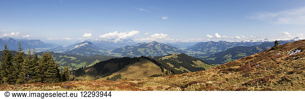 Panoramablick auf die Bergkette