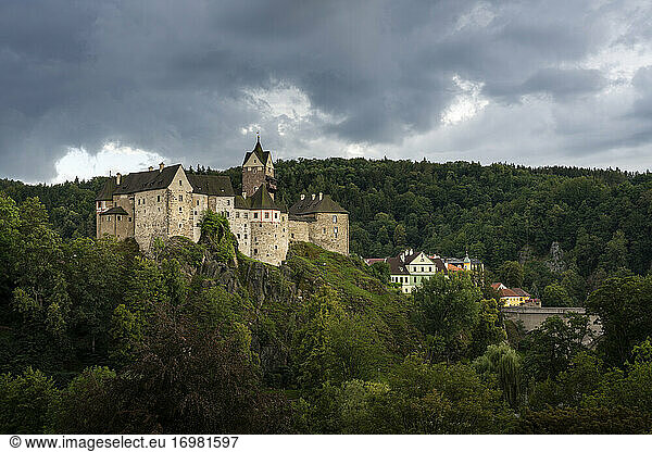 Panoramablick auf die Burg Loket  Loket  Tschechische Republik