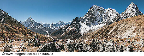Panoramablick auf die Himalaya-Gipfel  Himalaya  Nepal