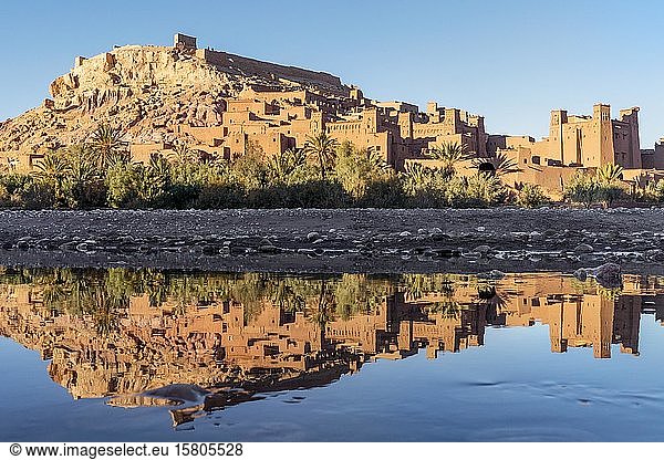 Panoramablick auf die Lehmstadt Ait Ben Haddou  UNESCO-Kulturerbe in Marokko