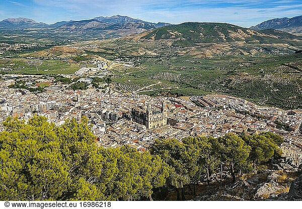 Panoramablick auf Jaen vom Cruz de Castillo aus. Andalusien  Südspanien Europa.