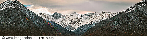 Panoramic view of the Pyrenees in winter. You can see the Aneto.