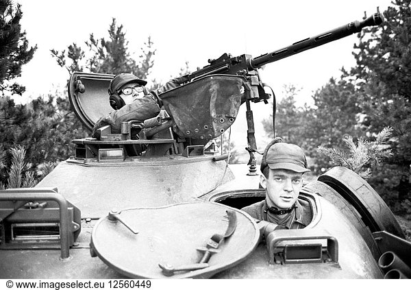 Panzer der schwedischen Armee bei einem Manöver  Schonen  Schweden  1967. Künstler: Unbekannt
