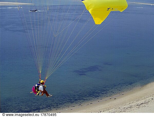 Paraglider bei der Landung