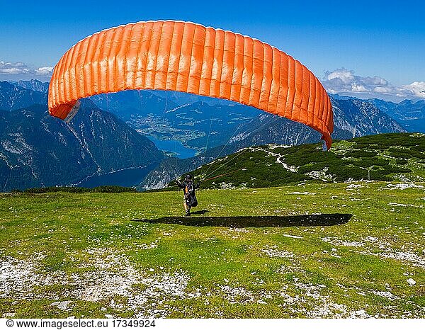 Paragliding on the Krippenstein with Lake Hallstatt  Hallstatt  Salzkammergut  Upper Austria  Austria  Europe