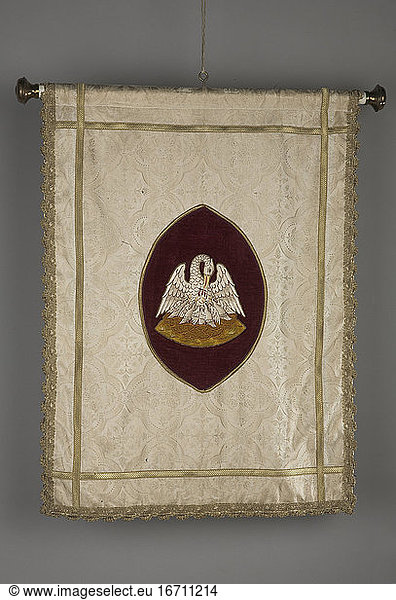 Paraments / Lectern drapes. - Lectern drape with pelican  symbol of Christ. - Germany  20th century. Textile. Ottenau (Gaggenau  Northern Black Forest  Baden-Württemberg) Catholic parish church of St. Jodocus.