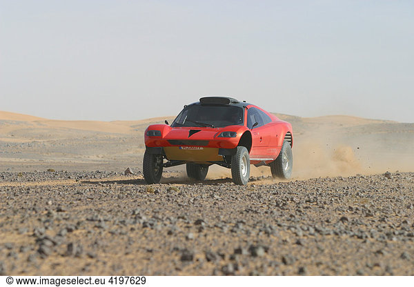 Paris-Dakar Fahrzeug Tarek Prototyp Test in Marokko VW Fahrerin Jutta Kleinschmidt Beifahrerin Fabrizia Pons Afrika