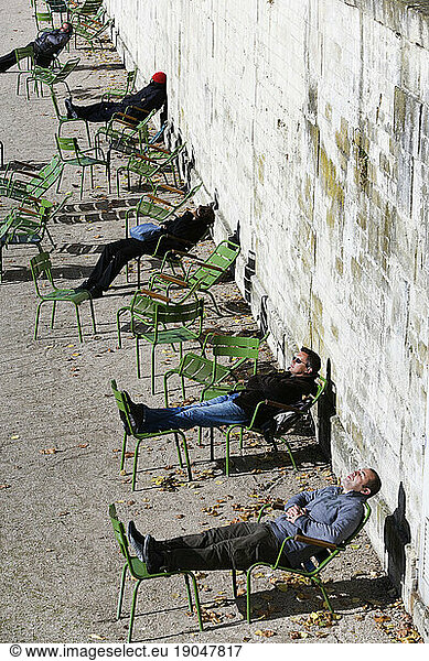 Parisians sunning themselves.