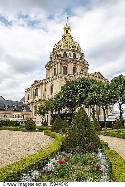 Parkanlage vor Invalidendom  Grabmal von Napoleon I.  Hotel des Invalides  Paris  Île-de-France  Frankreich  Europa