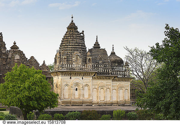 Parvati-Tempel mit architektonischen Elementen dreier Religionen  Islam  Buddhismus  Hinduismus  Khajuraho Group of Monuments  UNESCO-Weltkulturerbe  Bundesstaat Madhya Pradesh  Indien  Asien