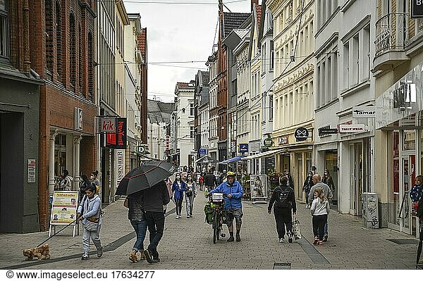 Passers-by  shopping  Bäckerstraße  Old Town  Minden  North Rhine-Westphalia  Germany  Europe