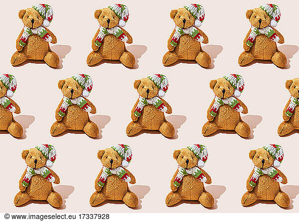 Pattern of anthropomorphic teddy bears wearing scarfs and knit hats