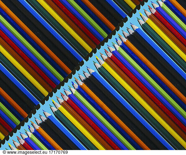 Pattern of rows of colorful pencils