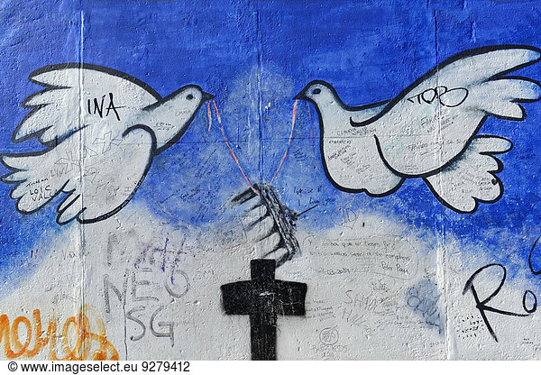 Peace doves on a remaining piece of the Berlin Wall  painting by Rosemarie Schinzler  East Side Gallery  Berlin-Friedrichshain  Berlin  Germany