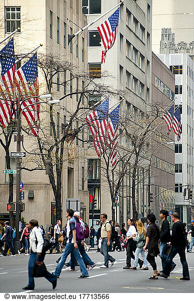 Pedestrians Crossing 5Th Avenue  Manhattan  New York  Usa