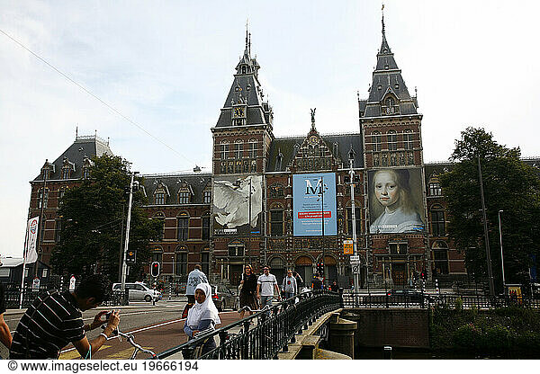 People at the Rijksmuseum  Amsterdam  Holland.