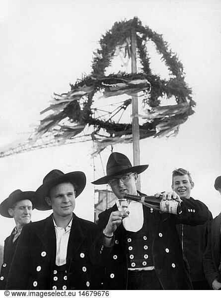 people  professions  journeyman  topping out ceremony of ship research and development center  Hamburg  Deutschland  1960s