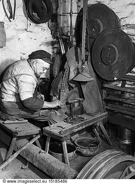 people  professions  scissors grinder  man working at a grinding machine  Bergisches Land  1950s