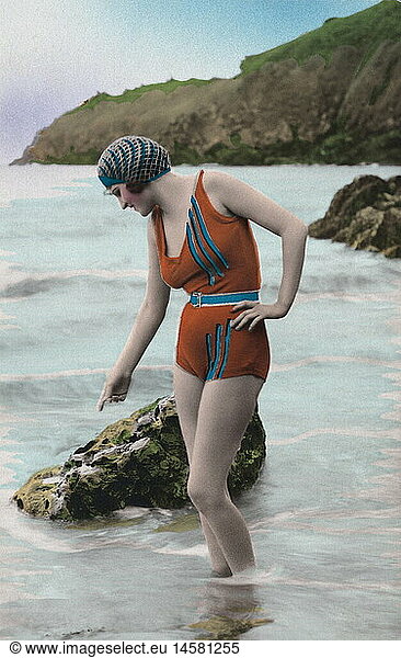 people  woman  full length  1920s  20s  20th century