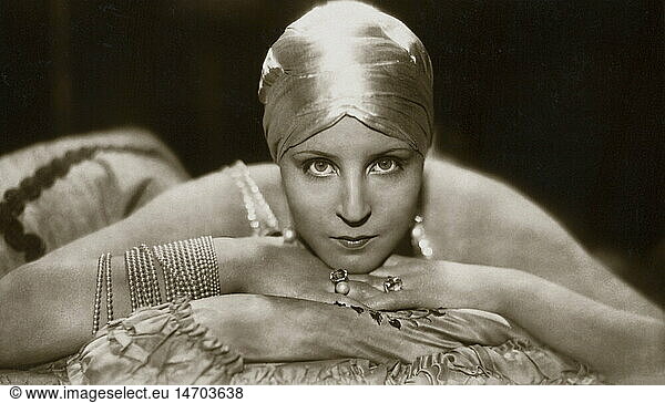 people  woman  picture  1920s  20s  20th century