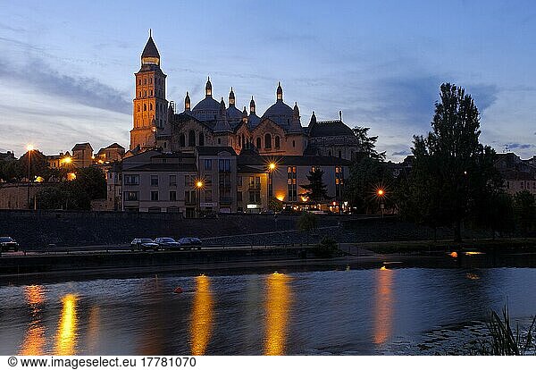 Perigueux  Kathedrale Saint Front  Fluss Isle  UNESCO-Weltkulturerbe  Perigord Blanc  Dordogne  Aquitaine  Frankreich  Europa