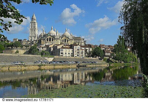 Perigueux  Kathedrale Saint Front  Fluss Isle  UNESCO-Weltkulturerbe  Perigord Blanc  Dordogne  Aquitaine  Frankreich  Europa