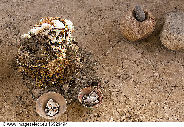 Peru  Nazca  cemetery of Chauchilla  mummy with grave goods
