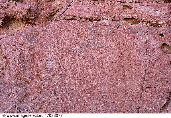 Petroglyphen in Estancia de Yerbas Buenas auf Rhyolith (vulkanisches Gestein). Schamane und Tiere. Santiago de Rio Grande  San Pedro de Atacama  Antofagasta  Chile.
