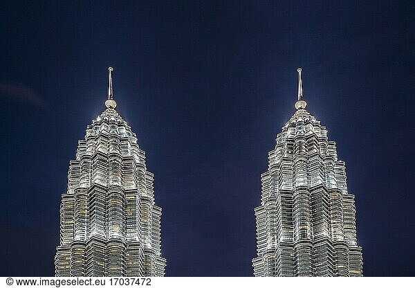 Petronas-Zwillingstürme bei Nacht  Kuala Lumpur  Malaysia