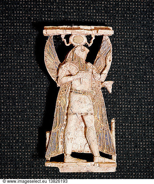 Phönizisches Elfenbein mit der Darstellung des ägyptischen Gottes Horus  phönizisch. Letztes Drittel des 8. Jahrhunderts v. Chr. Assyrien  alter Irak.