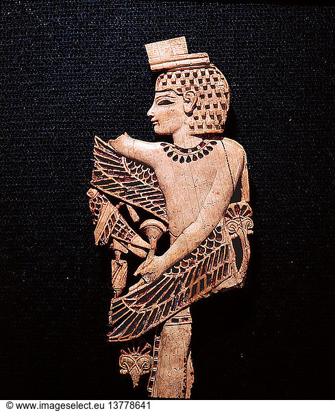 Phönizisches Elfenbein mit ägyptischem Einfluss. Die Figur trägt eine Doppelkrone. Phönizisch. Letztes Drittel des 8. Jahrhunderts v. Chr. Assyrien  Alter Irak.