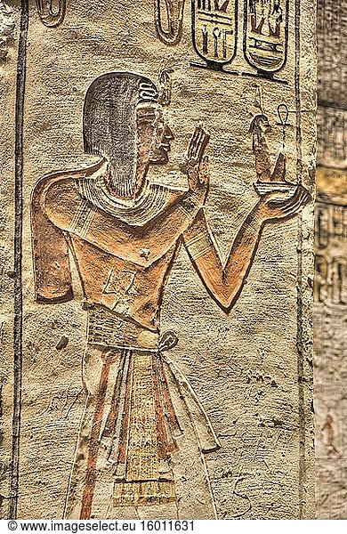 Pharao auf quadratischer Säule  Grab von Ramses V & VI  KV9  Tal der Könige  UNESCO-Weltkulturerbe  Luxor  Ägypten