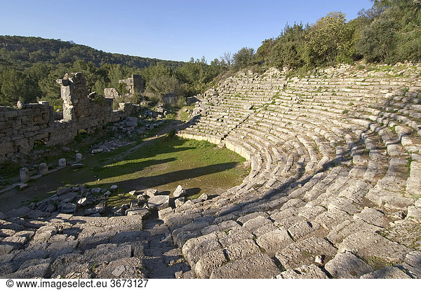 Phaselis bei Kemer südlich von Antalya Türkei antike Stadt mit Ausgrabungen Theater Amphitheater