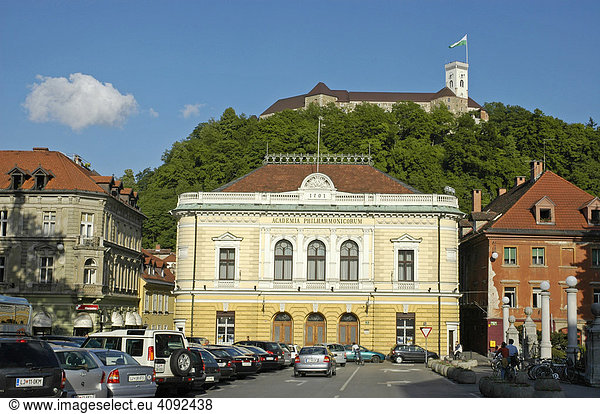 Philharmonie mit Burg  Ljubljana  Slowenien