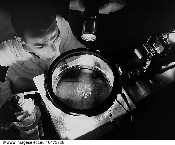 Physics / Nuclear Physics.– A physicist at Lewis Research Center in Cleveland  Ohio (USA)  studying Alpha Rays to obtain inform. to minimize undesirable effects of radiation on nuclear-powered aircraft components.Nuclear-powered aircrafts were never developed and such systems cancelled in th 1960s.Photo  12.9.1957.